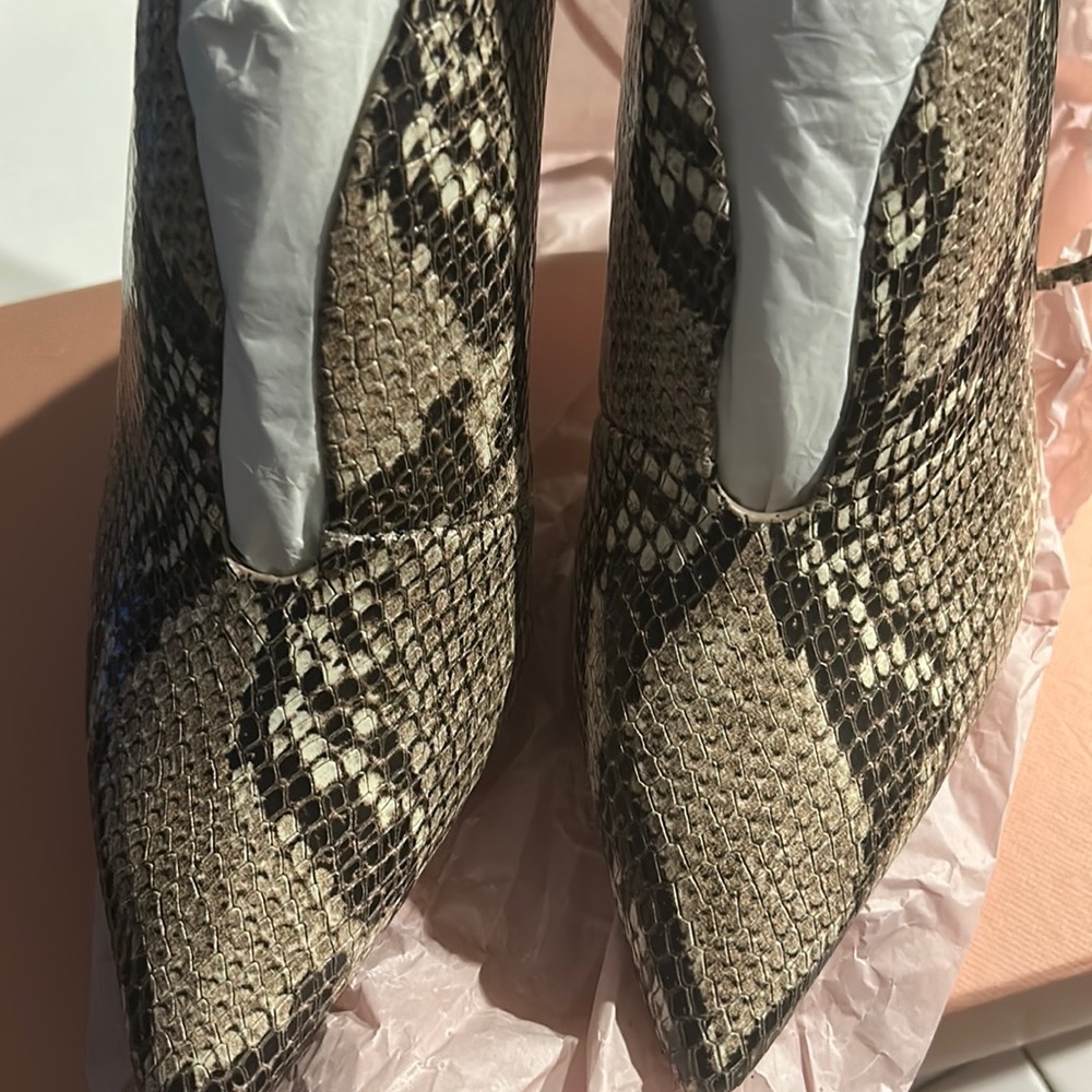 Reptile leather tail pumps. Size 7 New never worn.